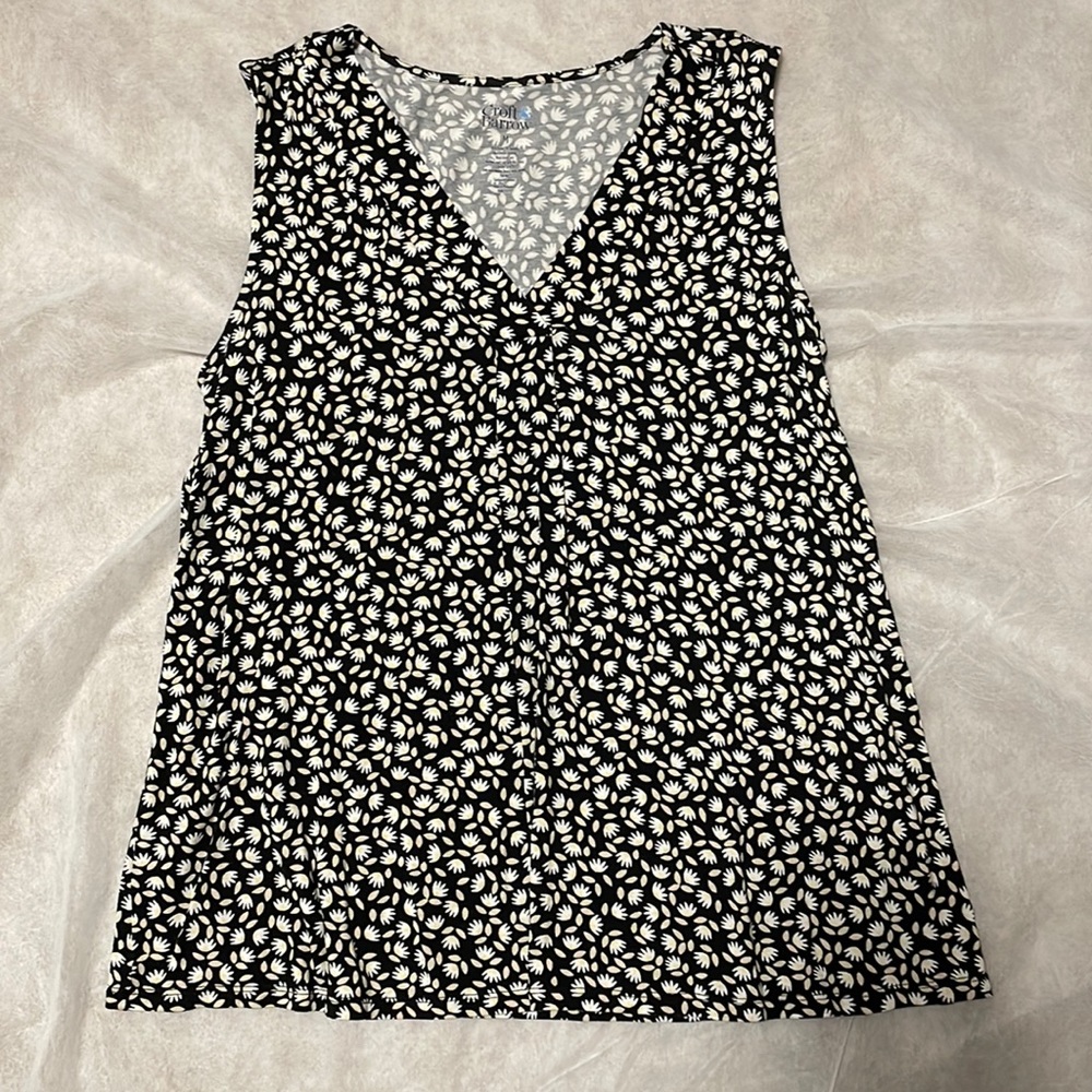 Croft & Barrow v-neck tank